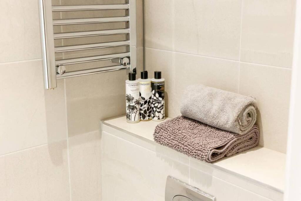 Stylish 2 Bed 2 Bath *Close To Beach And Centre With Parking* Bournemouth Eksteriør billede