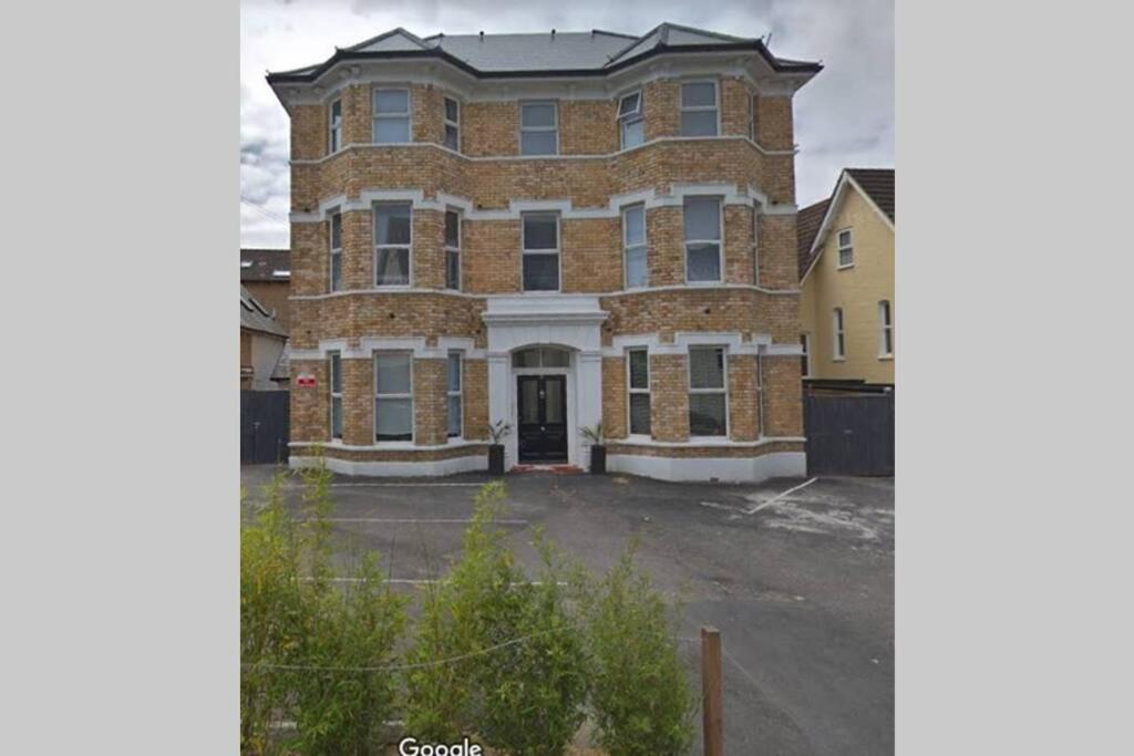 Stylish 2 Bed 2 Bath *Close To Beach And Centre With Parking* Bournemouth Eksteriør billede